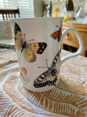 “Butterfly Garden” Fine Bone China Mug by Roy Kirkham. Made in England 2008. EUC